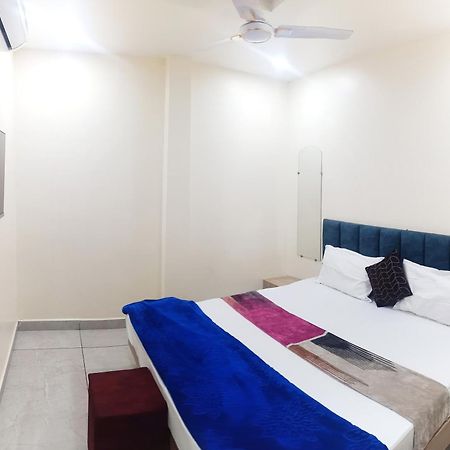 Hotel Raghavan In Front Of Railway Station Platform No 8 Ujjain Exterior photo