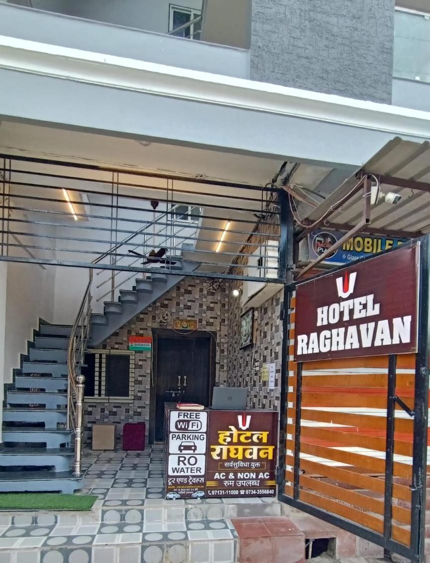 Hotel Raghavan In Front Of Railway Station Platform No 8 Ujjain Exterior photo